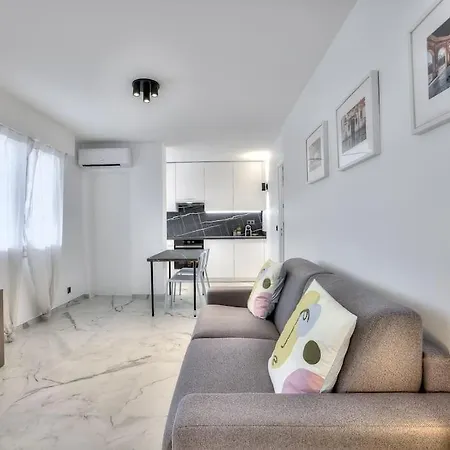 White Cocoon In Centre Apartamento Antibes